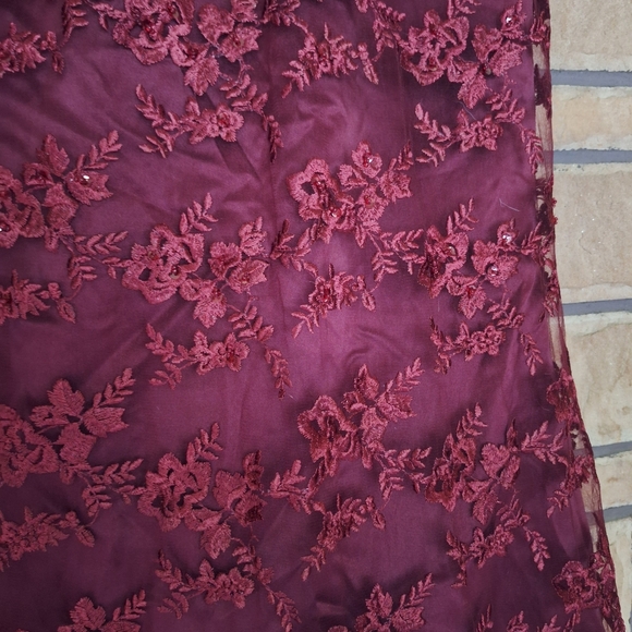 Sheath/Column V-neck Sweep Train Lace Mother of the Bride Dresses #F23M411 - Picture 5 of 13